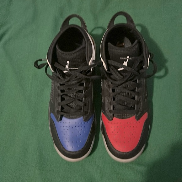 Used Pair of size 10.5 of Jordan Mars 270 Jumpman - Picture 1 of 6